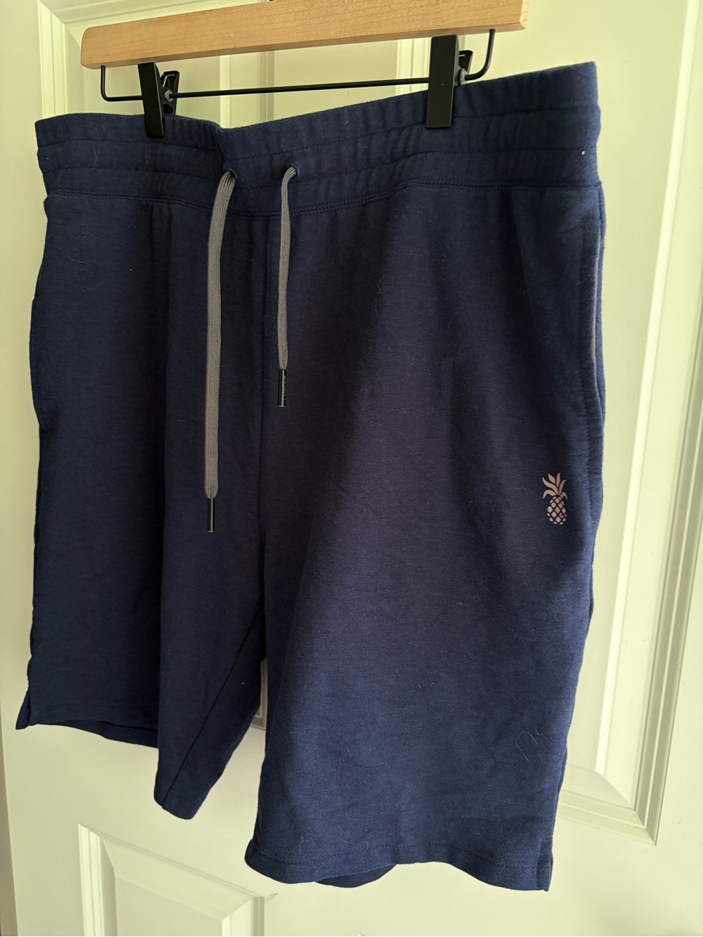 Like new Men's size L Carolina bamboo navy Pineapple Logo Knit Shorts. Soft.